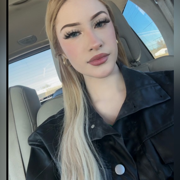 Meet your Posher, Estrella✨🍓 - Picture 8 of 13